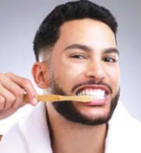 जेवणानंतर ब्रश केल्याने दंतआराेग्य चांगले राहते